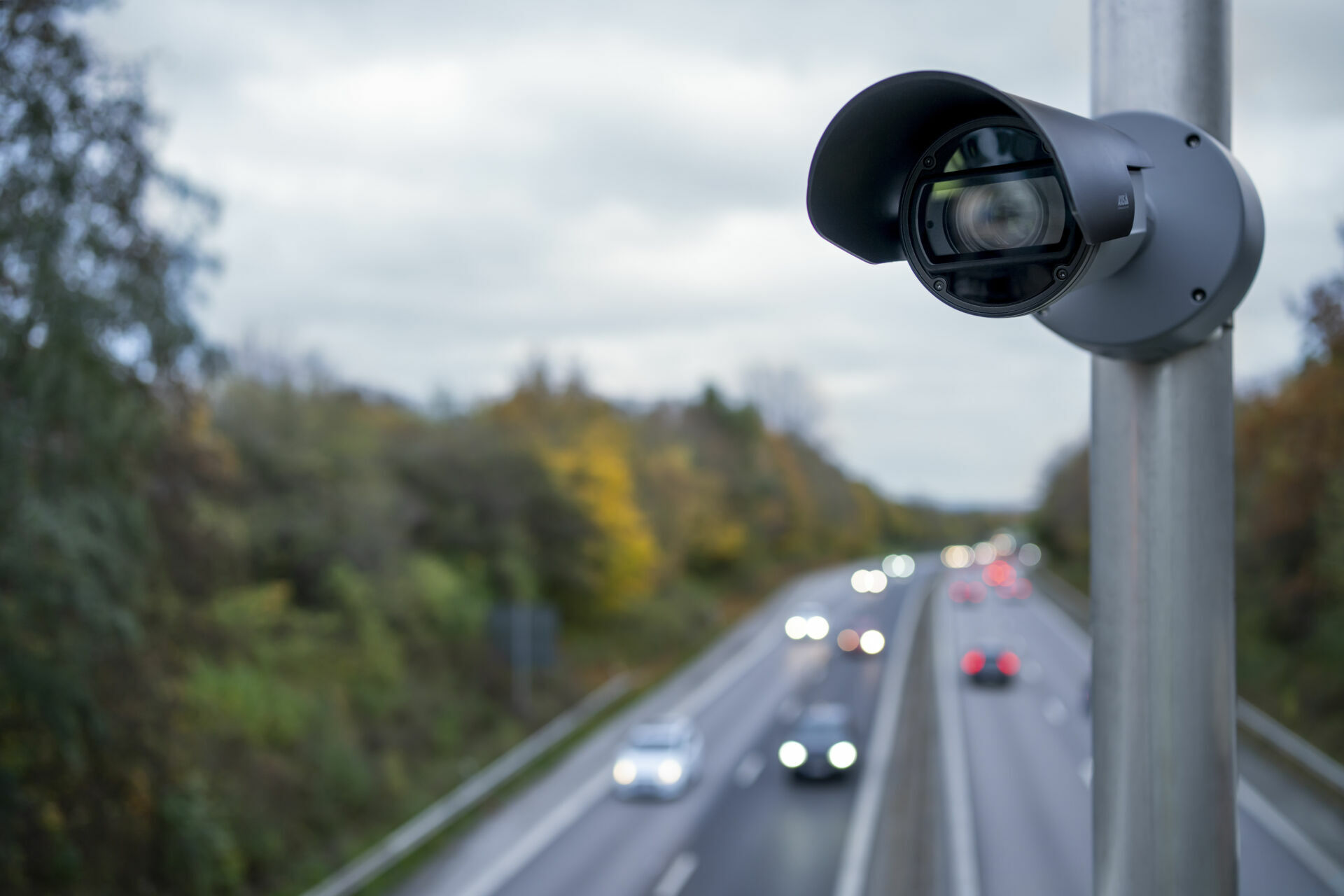q1800le_overlooking_highway_01
